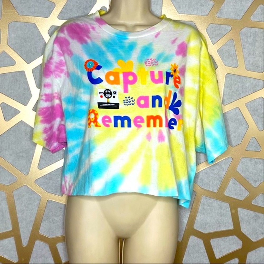 CAPTURE AND REMEMBER CROP TOP‎